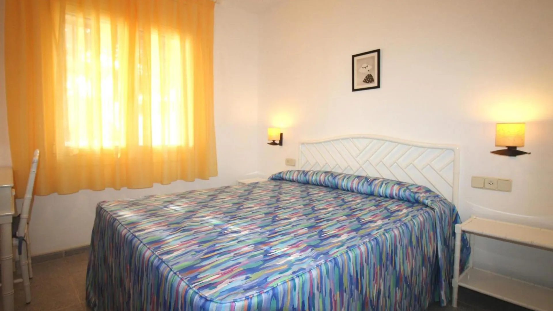 Bellamar A - Casa Adosada Para 10 Personas En Primera Linea De Mar En Llanca. - Es-228-11 0*,  Spanyolország