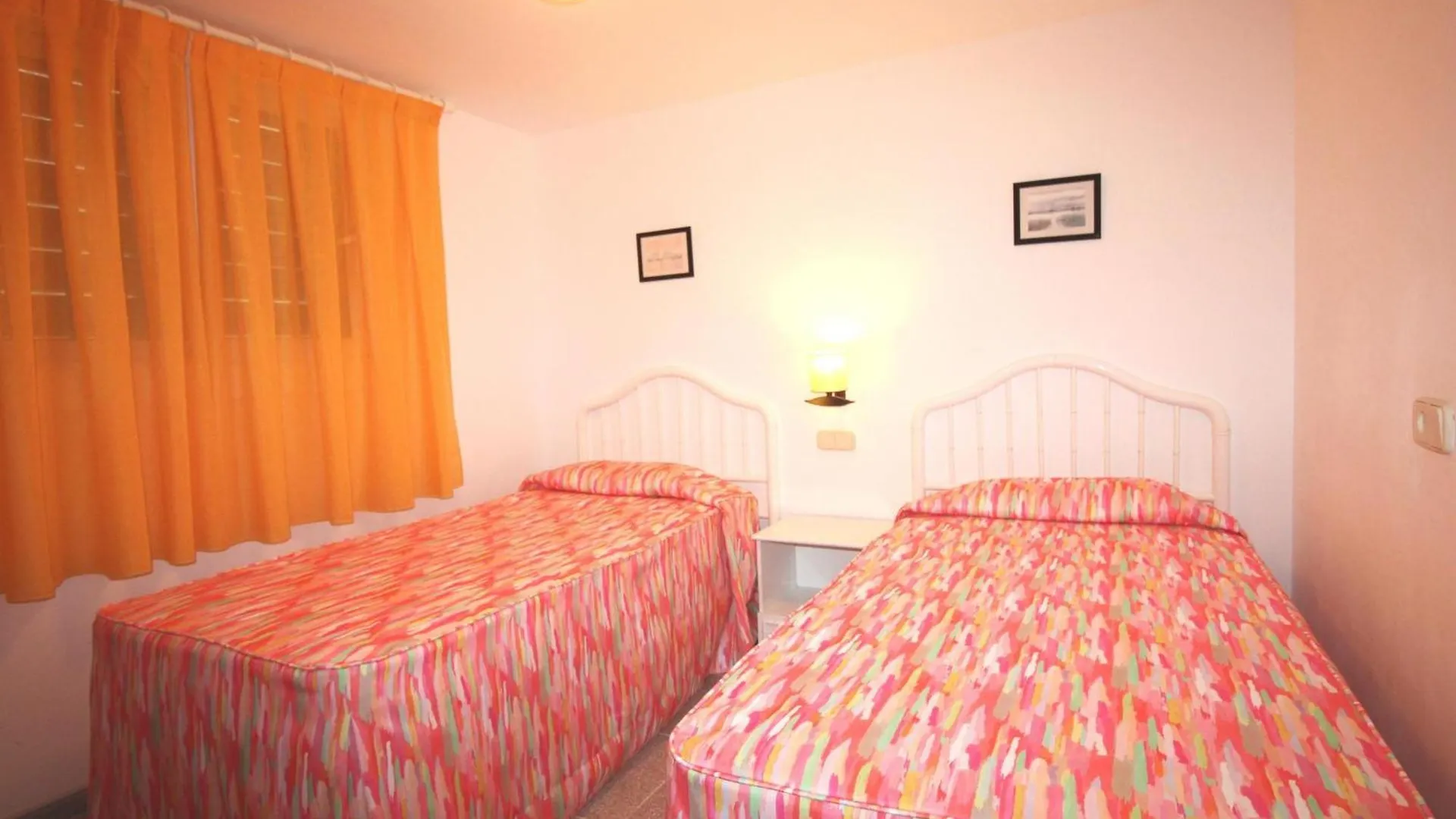Bellamar A - Casa Adosada Para 10 Personas En Primera Linea De Mar En Llanca. - Es-228-11 Nyaraló