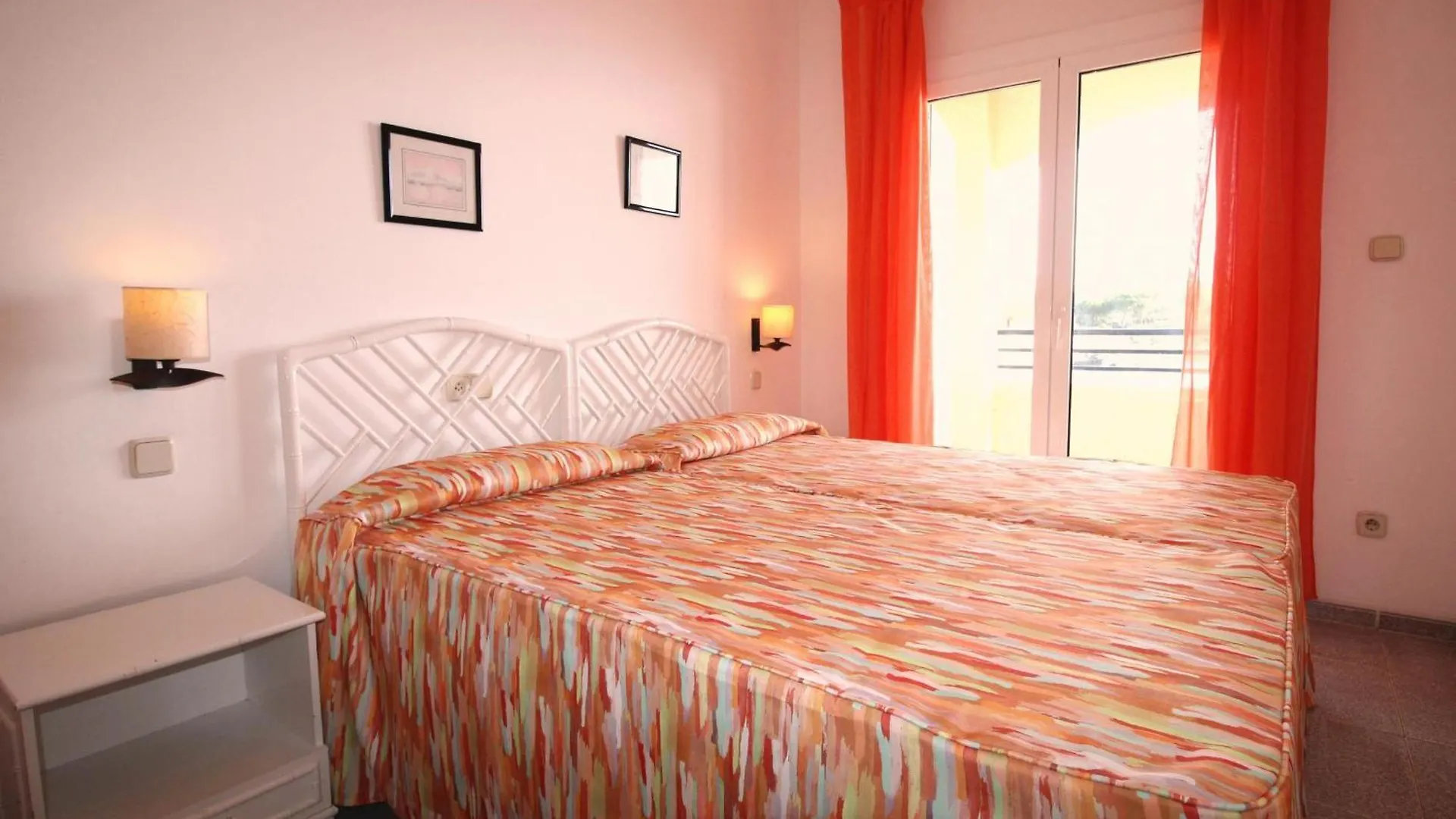 Nyaraló Bellamar A - Casa Adosada Para 10 Personas En Primera Linea De Mar En Llanca. - Es-228-11